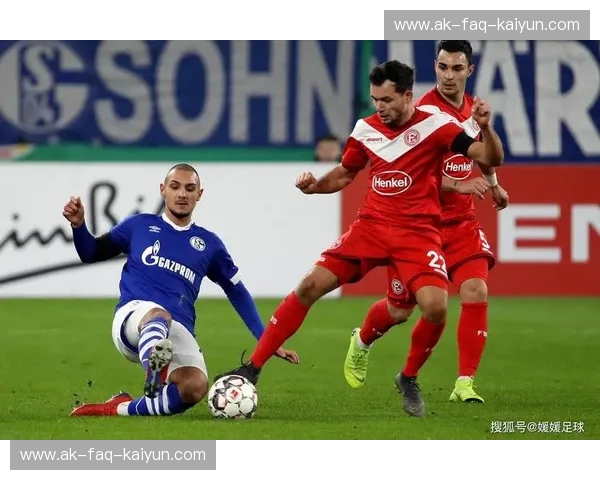 绿茵场上的“硬骨头”较量:海登海姆VS桑德豪森,谁才是德系铁血之魂?